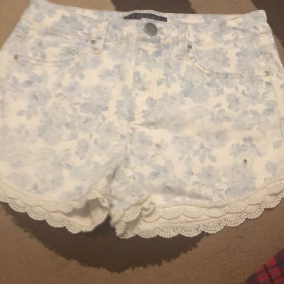 Floral shorts - Picture 1 of 2